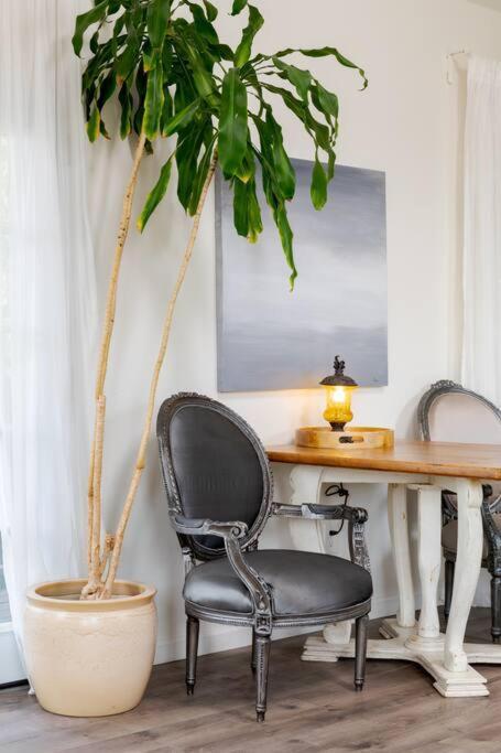 Casa de férias Take It Easy On The Porch In A Hollywood Hideaway *