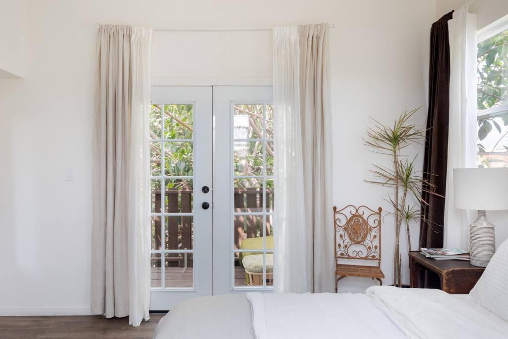 Take It Easy On The Porch In A Hollywood Hideaway Los Angeles